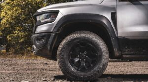 Hankook Dynapro AT2 Xtreme RF12 black-sidewall tyre on a vehicle